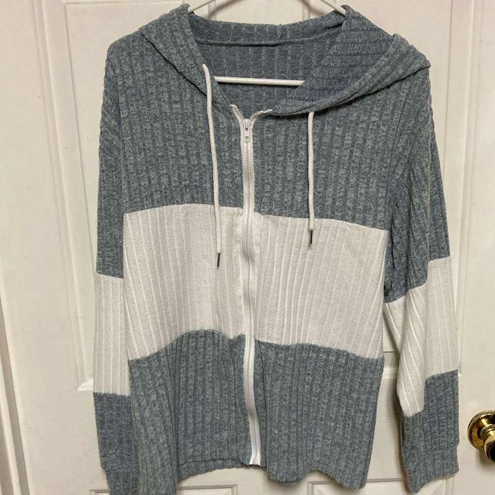 Xxl blue and white zip up